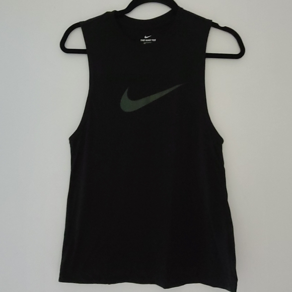 Nike Tops - NIKE tee, athletic cut, dri-fit